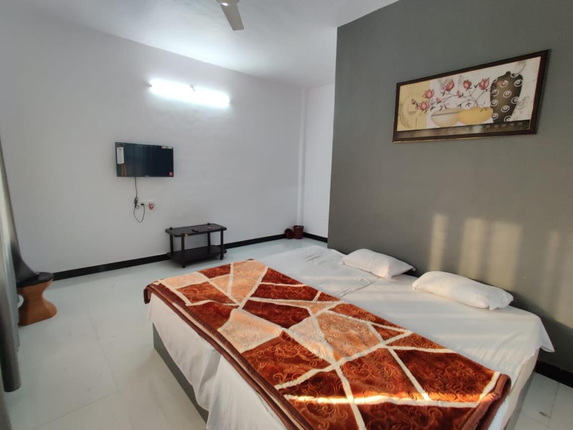 Sunshine Sea View Otel Alībāg Dış mekan fotoğraf