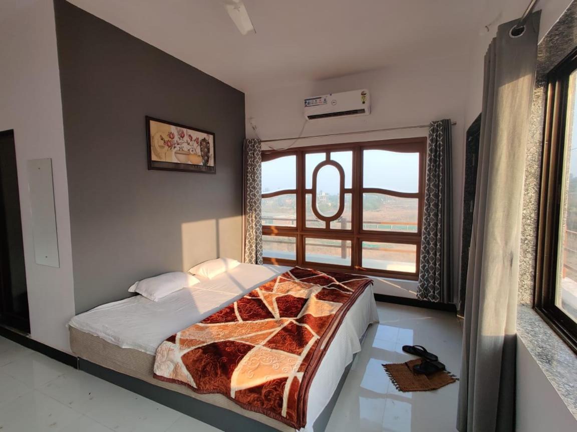 Sunshine Sea View Otel Alībāg Dış mekan fotoğraf