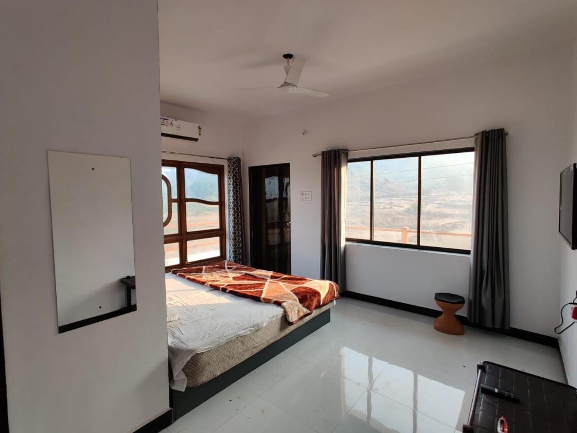 Sunshine Sea View Otel Alībāg Dış mekan fotoğraf