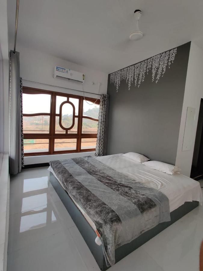 Sunshine Sea View Otel Alībāg Dış mekan fotoğraf